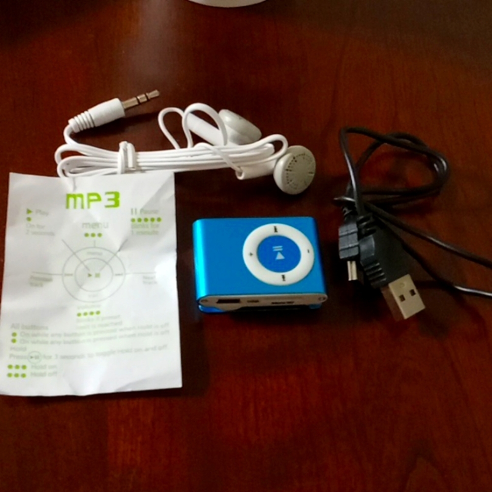 Clip on mp3 player with headphones and charger